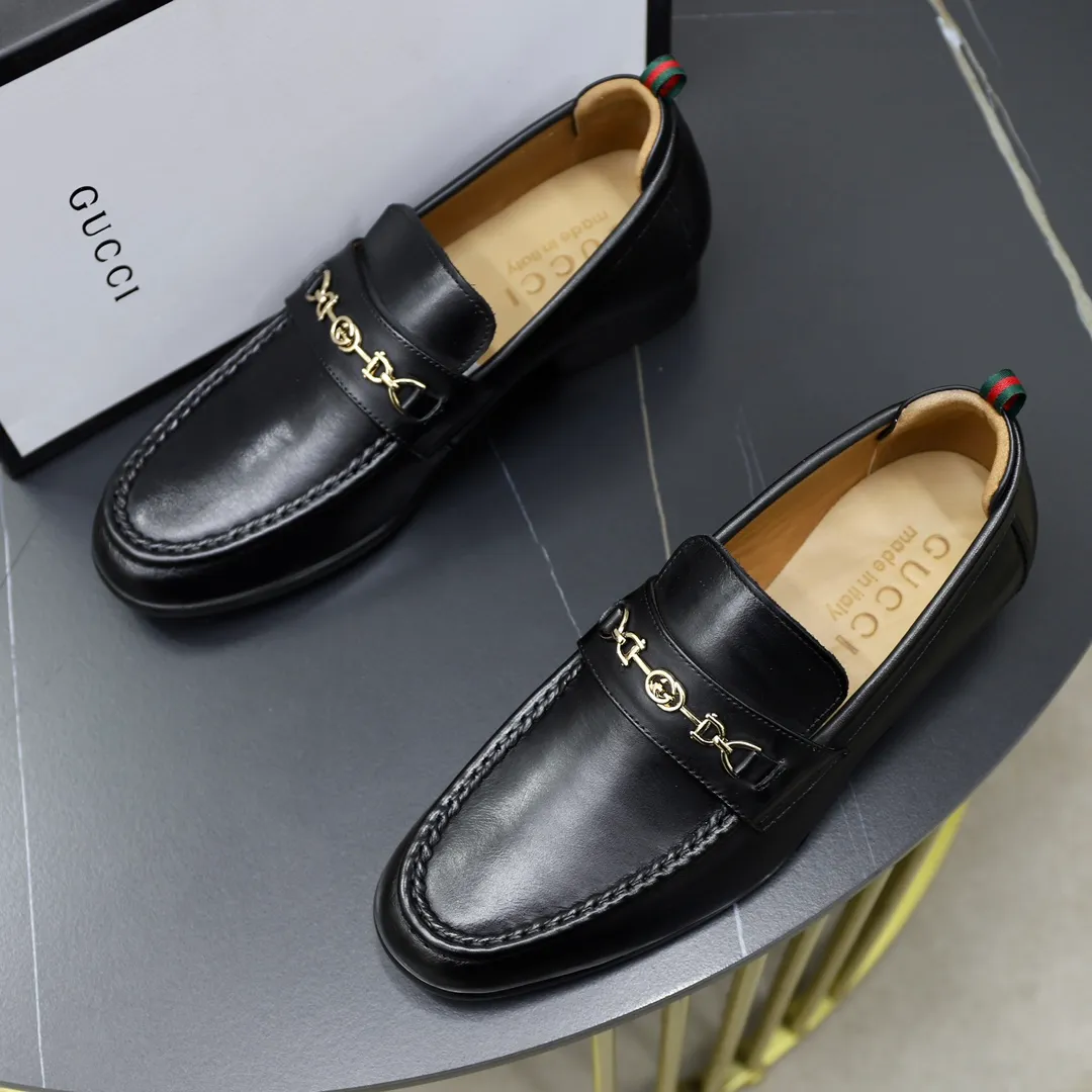 Men's shoes: 250🙅‍♂️🙅‍♂️🙅‍♂️Niuli Brand: GUCCI Size: 38-44 (45 can be customized) Level: Counter classic Material: Original soft cowhide upper Comfortable cowhide lining Original lightweight outsole Style category: Business casual footwear Driving leather shoes Color: Actual picture color